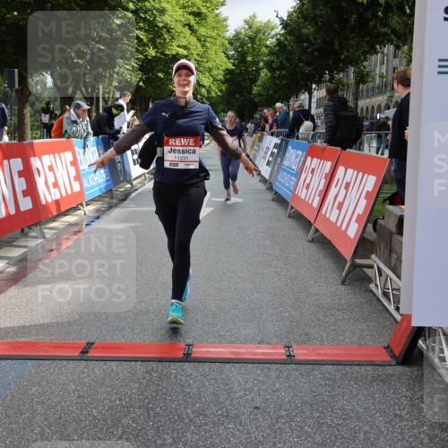 14.06.2026 - REWE Women's Run Strokosch-Dieckow http://msf.ph/oto/9787512 14.06.2026 10:16:55 Ziel 10187, 11231 meine-sportfotos.de