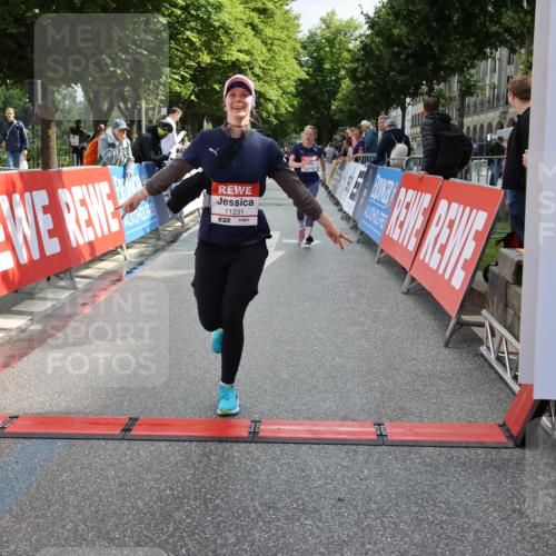 14.06.2026 - REWE Women's Run Strokosch-Dieckow http://msf.ph/oto/9787514 14.06.2026 10:16:55 Ziel 10187, 11231 meine-sportfotos.de