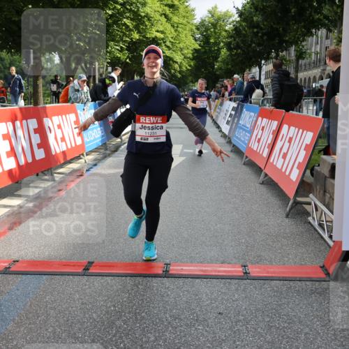 14.06.2026 - REWE Women's Run Strokosch-Dieckow http://msf.ph/oto/9787515 14.06.2026 10:16:55 Ziel 10187, 11231 meine-sportfotos.de