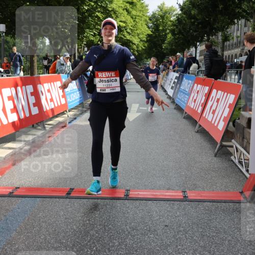 14.06.2026 - REWE Women's Run Strokosch-Dieckow http://msf.ph/oto/9787517 14.06.2026 10:16:55 Ziel 10187, 11231 meine-sportfotos.de