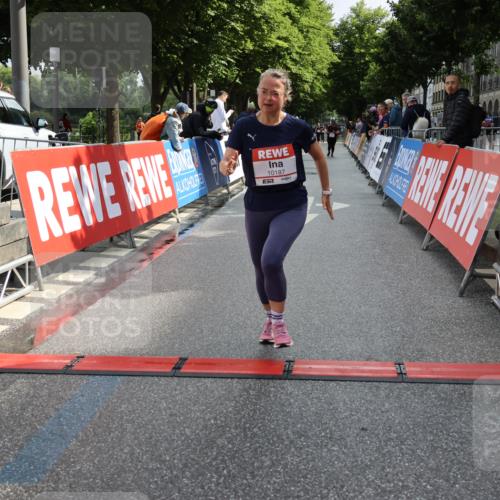 14.06.2026 - REWE Women's Run Strokosch-Dieckow http://msf.ph/oto/9787520 14.06.2026 10:16:57 Ziel 10187, 11231 meine-sportfotos.de