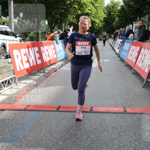 14.06.2026 - REWE Women's Run Strokosch-Dieckow http://msf.ph/oto/9787523 14.06.2026 10:16:58 Ziel 10187, 11231 meine-sportfotos.de