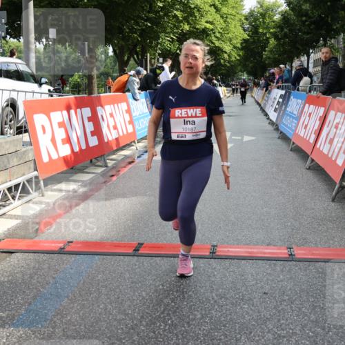 14.06.2026 - REWE Women's Run Strokosch-Dieckow http://msf.ph/oto/9787524 14.06.2026 10:16:58 Ziel 10187, 11231 meine-sportfotos.de