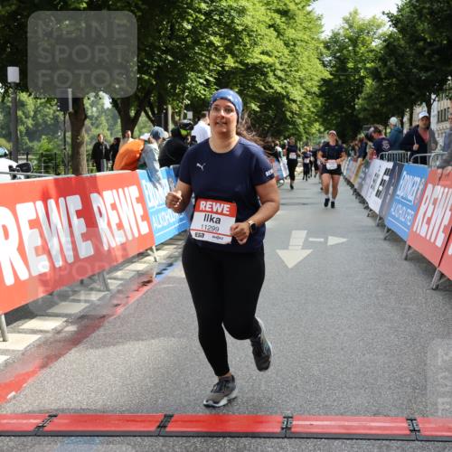 14.06.2026 - REWE Women's Run Strokosch-Dieckow http://msf.ph/oto/9787530 14.06.2026 10:17:10 Ziel 10829, 11299 meine-sportfotos.de