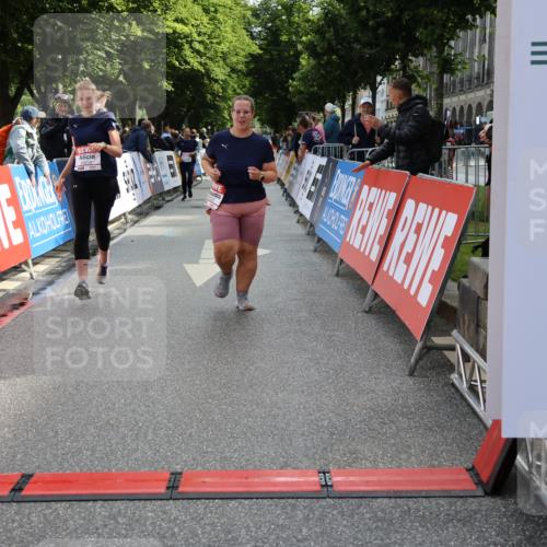 14.06.2026 - REWE Women's Run Strokosch-Dieckow http://msf.ph/oto/9787537 14.06.2026 10:17:16 Ziel 10035, 10216, 10829, 10957, 11299 meine-sportfotos.de