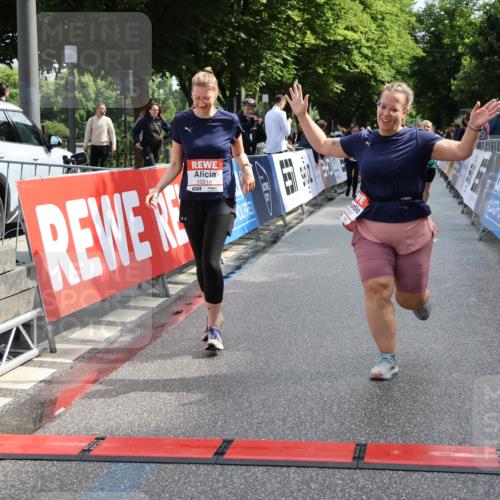 14.06.2026 - REWE Women's Run Strokosch-Dieckow http://msf.ph/oto/9787541 14.06.2026 10:17:17 Ziel 10035, 10216, 10829, 10957, 11000, 11299 meine-sportfotos.de