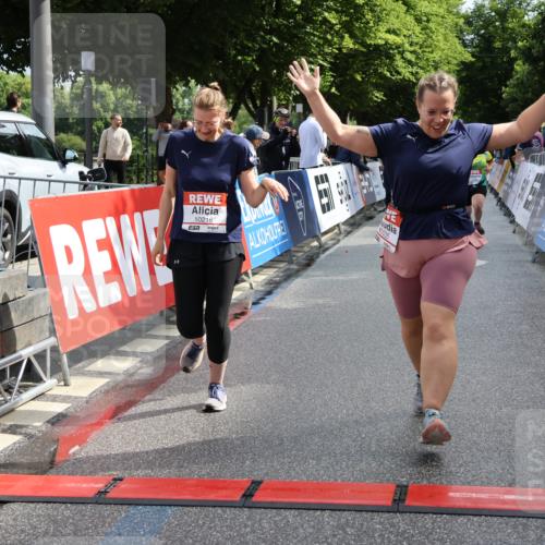 14.06.2026 - REWE Women's Run Strokosch-Dieckow http://msf.ph/oto/9787545 14.06.2026 10:17:18 Ziel 10035, 10216, 10829, 10957, 11000 meine-sportfotos.de