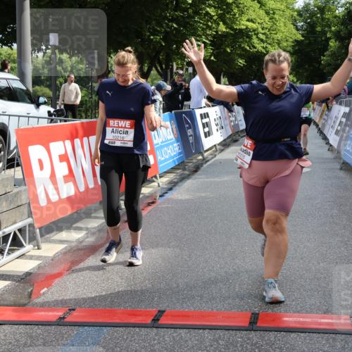 14.06.2026 - REWE Women's Run Strokosch-Dieckow http://msf.ph/oto/9787546 14.06.2026 10:17:18 Ziel 10035, 10216, 10829, 10957, 11000 meine-sportfotos.de