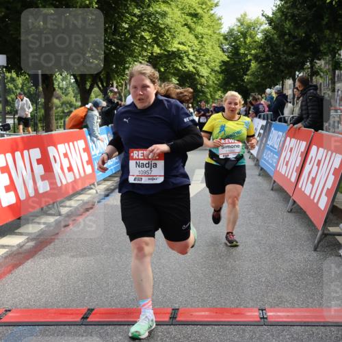 14.06.2026 - REWE Women's Run Strokosch-Dieckow http://msf.ph/oto/9787548 14.06.2026 10:17:20 Ziel 10035, 10216, 10829, 10957, 11000, 11226 meine-sportfotos.de