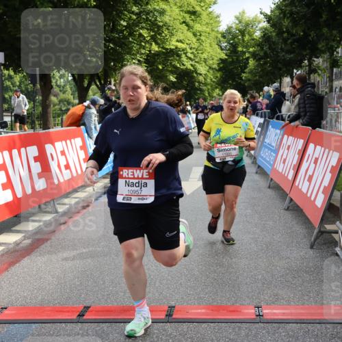14.06.2026 - REWE Women's Run Strokosch-Dieckow http://msf.ph/oto/9787549 14.06.2026 10:17:20 Ziel 10035, 10216, 10829, 10957, 11000, 11226 meine-sportfotos.de