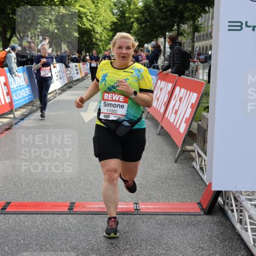 14.06.2026 - REWE Women's Run Strokosch-Dieckow http://msf.ph/oto/9787550 14.06.2026 10:17:21 Ziel 10035, 10216, 10829, 10957, 11000, 11226 meine-sportfotos.de