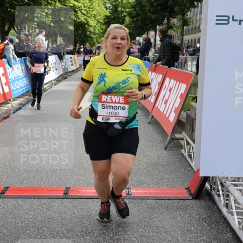 14.06.2026 - REWE Women's Run Strokosch-Dieckow http://msf.ph/oto/9787552 14.06.2026 10:17:21 Ziel 10035, 10216, 10829, 10957, 11000, 11226 meine-sportfotos.de