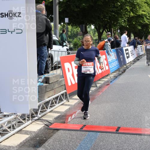 14.06.2026 - REWE Women's Run Strokosch-Dieckow http://msf.ph/oto/9787555 14.06.2026 10:17:23 Ziel 10035, 10216, 10957, 11000, 11226 meine-sportfotos.de