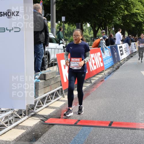 14.06.2026 - REWE Women's Run Strokosch-Dieckow http://msf.ph/oto/9787557 14.06.2026 10:17:23 Ziel 10035, 10216, 10957, 11000, 11226 meine-sportfotos.de