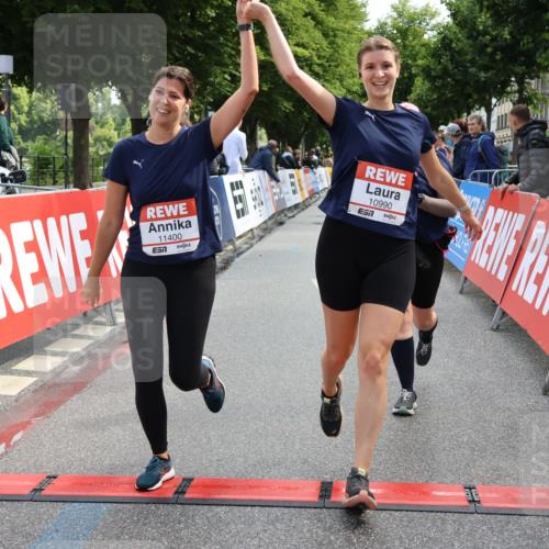14.06.2026 - REWE Women's Run Strokosch-Dieckow http://msf.ph/oto/9787564 14.06.2026 10:17:28 Ziel 10863, 10957, 10990, 11000, 11088, 11226, 11400 meine-sportfotos.de