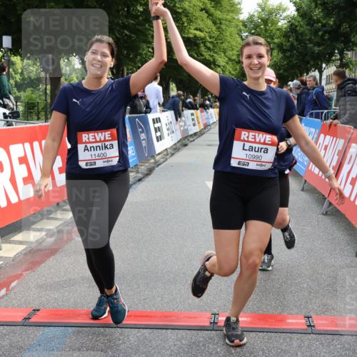 14.06.2026 - REWE Women's Run Strokosch-Dieckow http://msf.ph/oto/9787566 14.06.2026 10:17:28 Ziel 10863, 10957, 10990, 11000, 11088, 11226, 11400 meine-sportfotos.de