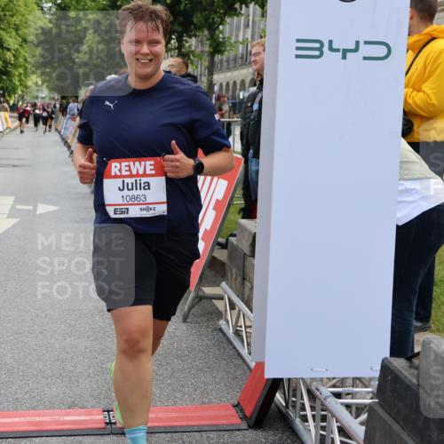 14.06.2026 - REWE Women's Run Strokosch-Dieckow http://msf.ph/oto/9787574 14.06.2026 10:17:31 Ziel 10863, 10990, 11088, 11226, 11400 meine-sportfotos.de