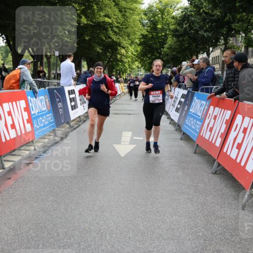 14.06.2026 - REWE Women's Run Strokosch-Dieckow http://msf.ph/oto/9787578 14.06.2026 10:17:41 Ziel 10270 meine-sportfotos.de