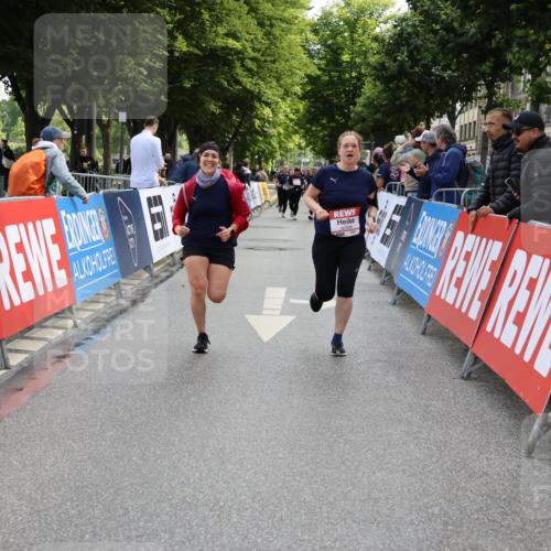 14.06.2026 - REWE Women's Run Strokosch-Dieckow http://msf.ph/oto/9787581 14.06.2026 10:17:41 Ziel 10270 meine-sportfotos.de