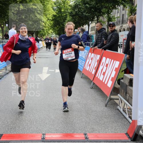 14.06.2026 - REWE Women's Run Strokosch-Dieckow http://msf.ph/oto/9787584 14.06.2026 10:17:42 Ziel 10270 meine-sportfotos.de