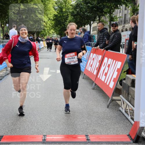 14.06.2026 - REWE Women's Run Strokosch-Dieckow http://msf.ph/oto/9787585 14.06.2026 10:17:42 Ziel 10270 meine-sportfotos.de