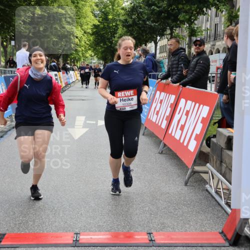 14.06.2026 - REWE Women's Run Strokosch-Dieckow http://msf.ph/oto/9787586 14.06.2026 10:17:42 Ziel 10270 meine-sportfotos.de