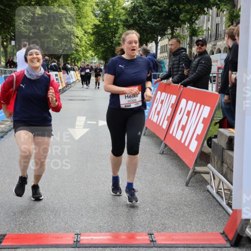 14.06.2026 - REWE Women's Run Strokosch-Dieckow http://msf.ph/oto/9787587 14.06.2026 10:17:42 Ziel 10270 meine-sportfotos.de