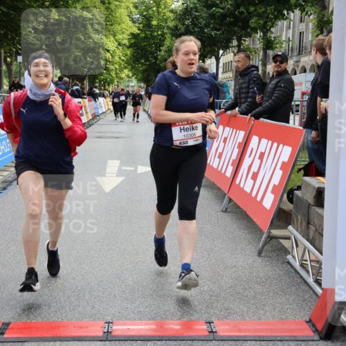 14.06.2026 - REWE Women's Run Strokosch-Dieckow http://msf.ph/oto/9787588 14.06.2026 10:17:43 Ziel 10270 meine-sportfotos.de