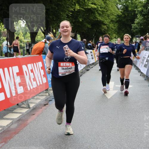 14.06.2026 - REWE Women's Run Strokosch-Dieckow http://msf.ph/oto/9787591 14.06.2026 10:17:54 Ziel 10316, 10615, 10877 meine-sportfotos.de