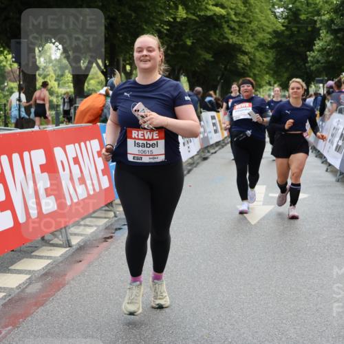 14.06.2026 - REWE Women's Run Strokosch-Dieckow http://msf.ph/oto/9787592 14.06.2026 10:17:54 Ziel 10316, 10615, 10877 meine-sportfotos.de