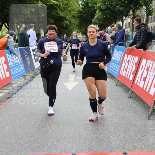 14.06.2026 - REWE Women's Run Strokosch-Dieckow http://msf.ph/oto/9787593 14.06.2026 10:17:56 Ziel 10316, 10615, 10797, 10807, 10877 meine-sportfotos.de