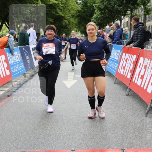 14.06.2026 - REWE Women's Run Strokosch-Dieckow http://msf.ph/oto/9787594 14.06.2026 10:17:56 Ziel 10316, 10615, 10797, 10807, 10877 meine-sportfotos.de