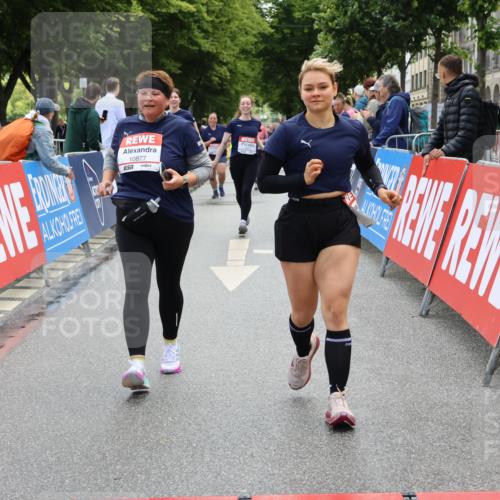 14.06.2026 - REWE Women's Run Strokosch-Dieckow http://msf.ph/oto/9787597 14.06.2026 10:17:56 Ziel 10316, 10615, 10797, 10807, 10877 meine-sportfotos.de