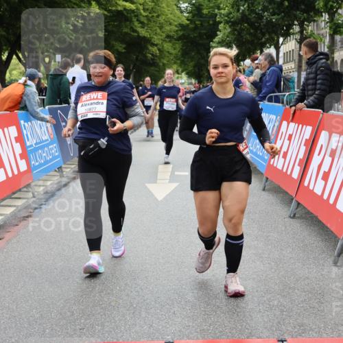 14.06.2026 - REWE Women's Run Strokosch-Dieckow http://msf.ph/oto/9787598 14.06.2026 10:17:56 Ziel 10316, 10615, 10797, 10807, 10877 meine-sportfotos.de