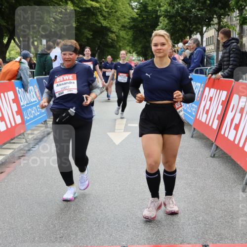 14.06.2026 - REWE Women's Run Strokosch-Dieckow http://msf.ph/oto/9787600 14.06.2026 10:17:56 Ziel 10316, 10615, 10797, 10807, 10877 meine-sportfotos.de