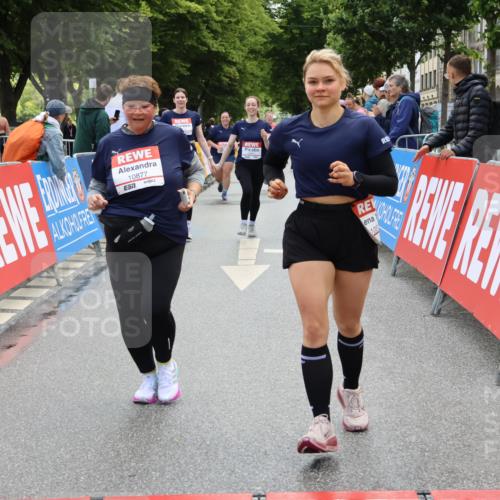 14.06.2026 - REWE Women's Run Strokosch-Dieckow http://msf.ph/oto/9787601 14.06.2026 10:17:56 Ziel 10316, 10615, 10797, 10807, 10877 meine-sportfotos.de