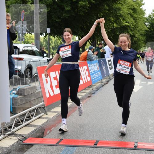 14.06.2026 - REWE Women's Run Strokosch-Dieckow http://msf.ph/oto/9787603 14.06.2026 10:18:00 Ziel 10316, 10456, 10615, 10797, 10807, 10877, 10941 meine-sportfotos.de