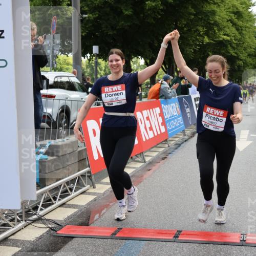 14.06.2026 - REWE Women's Run Strokosch-Dieckow http://msf.ph/oto/9787606 14.06.2026 10:18:00 Ziel 10316, 10456, 10615, 10797, 10807, 10877, 10941 meine-sportfotos.de