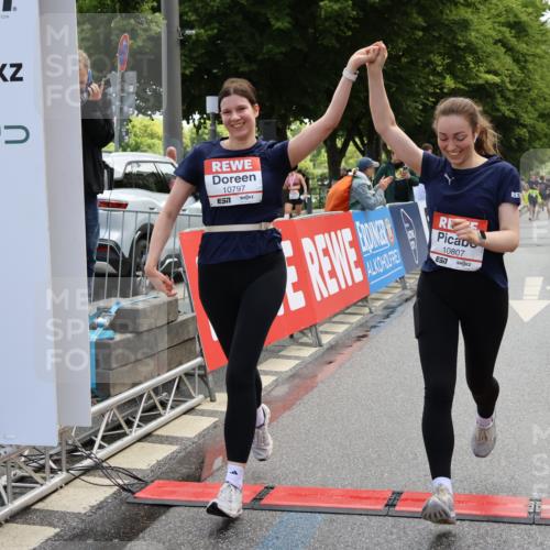 14.06.2026 - REWE Women's Run Strokosch-Dieckow http://msf.ph/oto/9787608 14.06.2026 10:18:00 Ziel 10316, 10456, 10615, 10797, 10807, 10877, 10941 meine-sportfotos.de