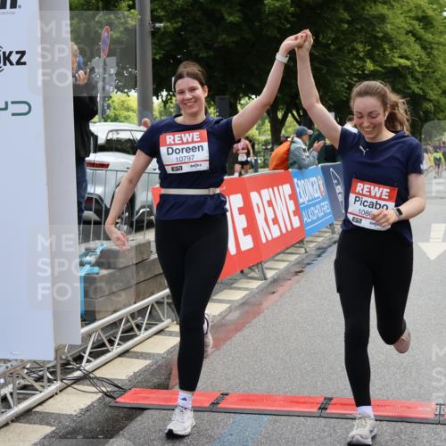 14.06.2026 - REWE Women's Run Strokosch-Dieckow http://msf.ph/oto/9787609 14.06.2026 10:18:00 Ziel 10316, 10456, 10615, 10797, 10807, 10877, 10941 meine-sportfotos.de