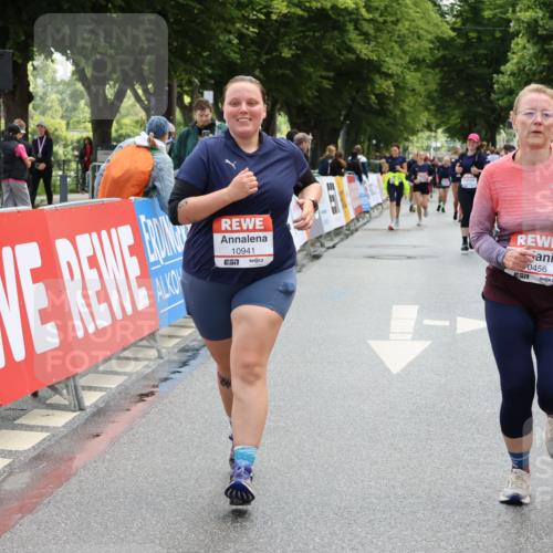 14.06.2026 - REWE Women's Run Strokosch-Dieckow http://msf.ph/oto/9787612 14.06.2026 10:18:03 Ziel 10316, 10456, 10797, 10807, 10877, 10941 meine-sportfotos.de