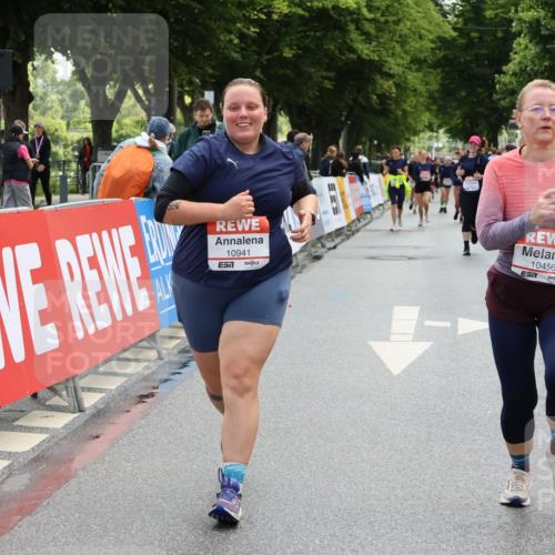 14.06.2026 - REWE Women's Run Strokosch-Dieckow http://msf.ph/oto/9787613 14.06.2026 10:18:03 Ziel 10316, 10456, 10797, 10807, 10877, 10941 meine-sportfotos.de