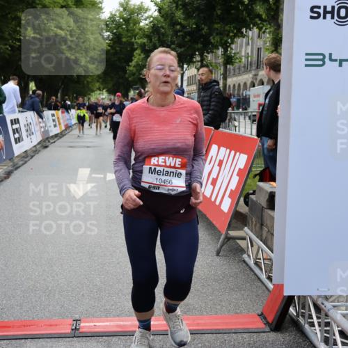14.06.2026 - REWE Women's Run Strokosch-Dieckow http://msf.ph/oto/9787614 14.06.2026 10:18:04 Ziel 10316, 10456, 10797, 10807, 10877, 10941 meine-sportfotos.de