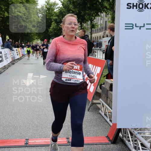 14.06.2026 - REWE Women's Run Strokosch-Dieckow http://msf.ph/oto/9787616 14.06.2026 10:18:04 Ziel 10316, 10456, 10797, 10807, 10877, 10941 meine-sportfotos.de