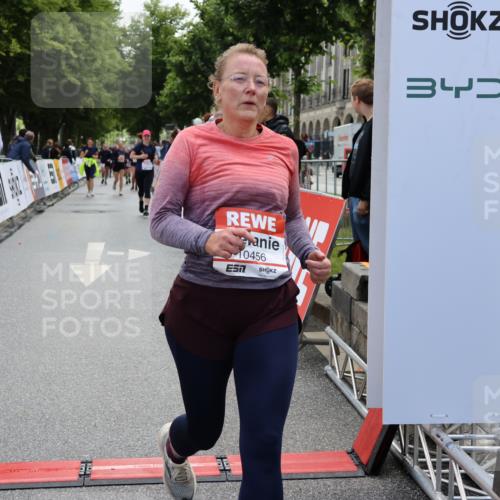 14.06.2026 - REWE Women's Run Strokosch-Dieckow http://msf.ph/oto/9787617 14.06.2026 10:18:04 Ziel 10316, 10456, 10797, 10807, 10877, 10941 meine-sportfotos.de