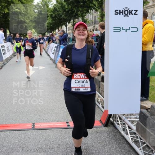 14.06.2026 - REWE Women's Run Strokosch-Dieckow http://msf.ph/oto/9787621 14.06.2026 10:18:11 Ziel 10157, 10456, 10941, 11449 meine-sportfotos.de
