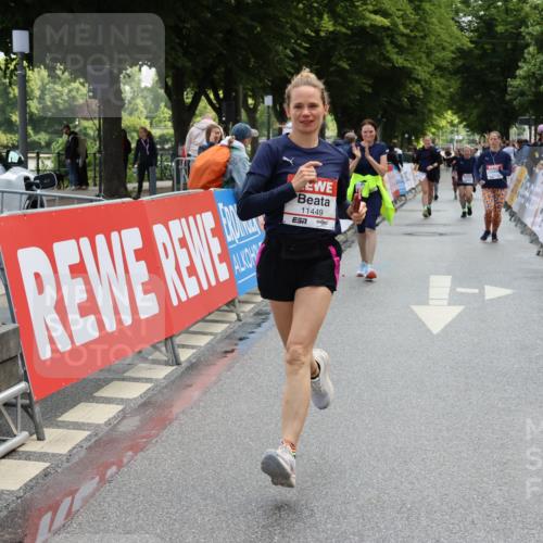 14.06.2026 - REWE Women's Run Strokosch-Dieckow http://msf.ph/oto/9787624 14.06.2026 10:18:12 Ziel 10157, 10456, 10941, 11189, 11449 meine-sportfotos.de