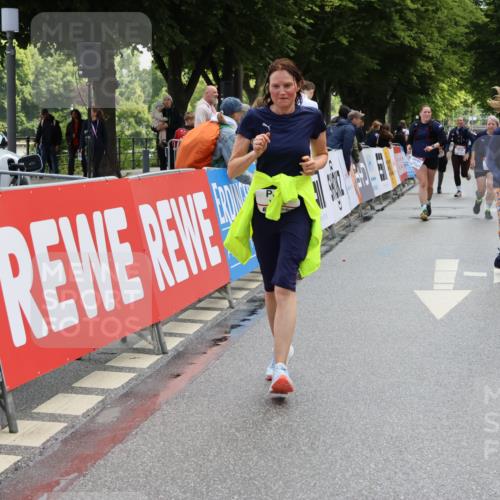 14.06.2026 - REWE Women's Run Strokosch-Dieckow http://msf.ph/oto/9787627 14.06.2026 10:18:15 Ziel 10157, 10515, 11189, 11449 meine-sportfotos.de