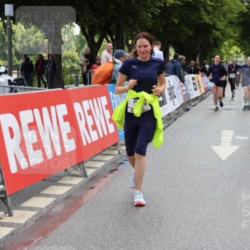 14.06.2026 - REWE Women's Run Strokosch-Dieckow http://msf.ph/oto/9787629 14.06.2026 10:18:15 Ziel 10157, 10515, 11189, 11449 meine-sportfotos.de
