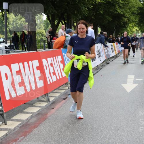 14.06.2026 - REWE Women's Run Strokosch-Dieckow http://msf.ph/oto/9787630 14.06.2026 10:18:15 Ziel 10157, 10515, 11189, 11449 meine-sportfotos.de